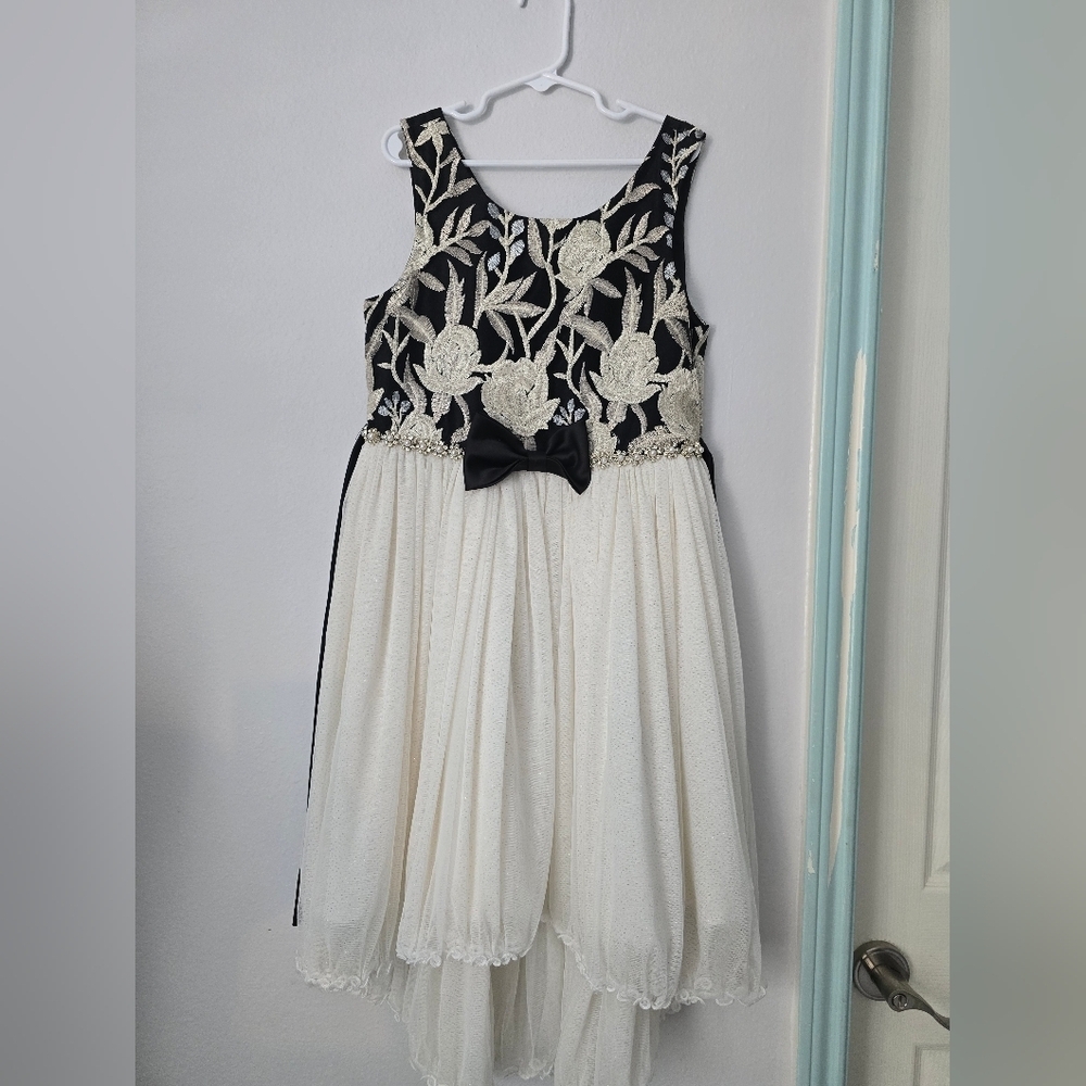 Elegant Black and White Kids Dress Size 12